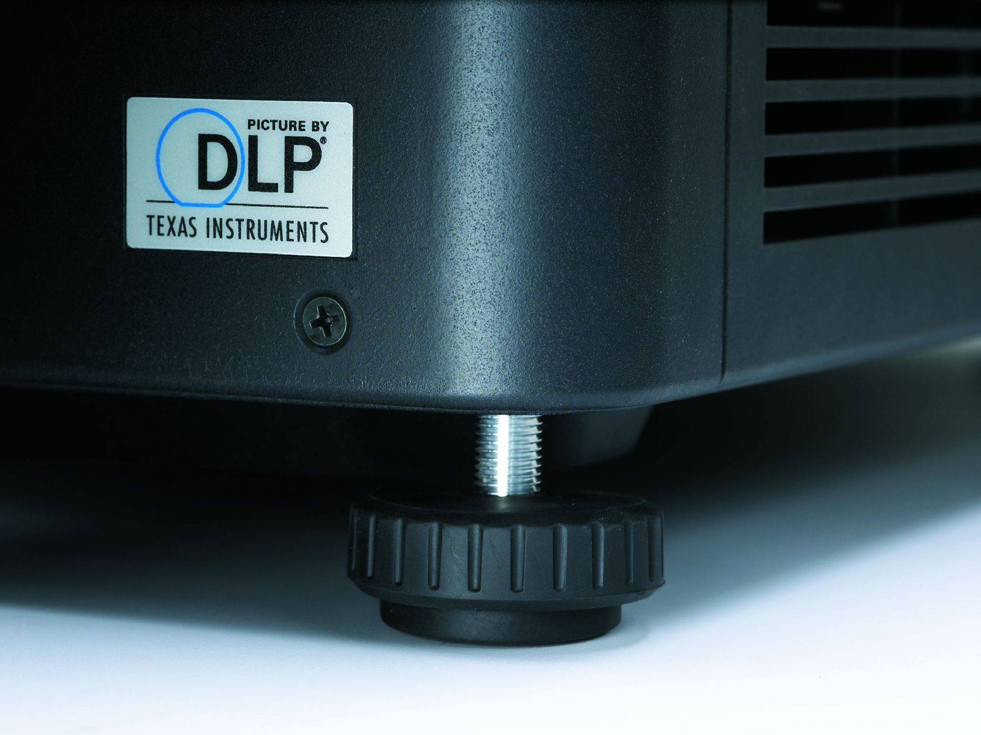 Mirage DS+6K-M SXGA+ 3D 3DLP projector | 118-054100-XX