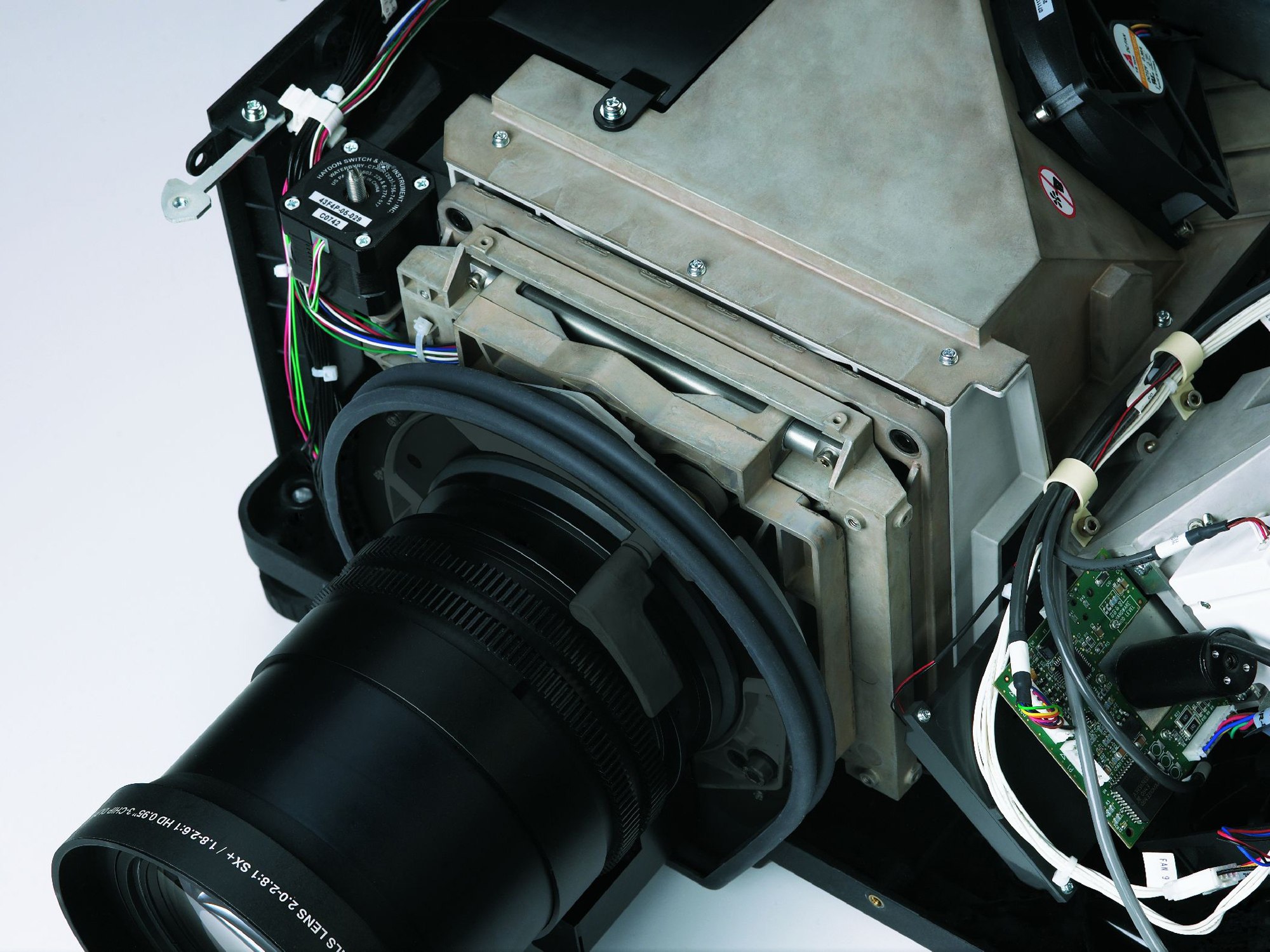 Mirage DS+6K-M SXGA+ 3D 3DLP projector | 118-054100-XX