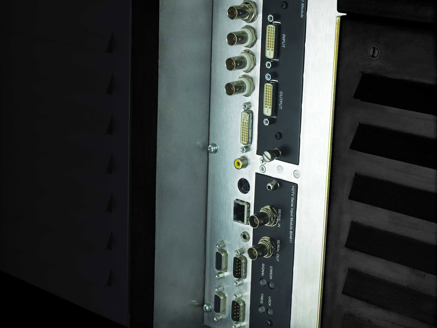 Roadie 25K LE 3-chip DLP® projector | 38-DCP400-XX