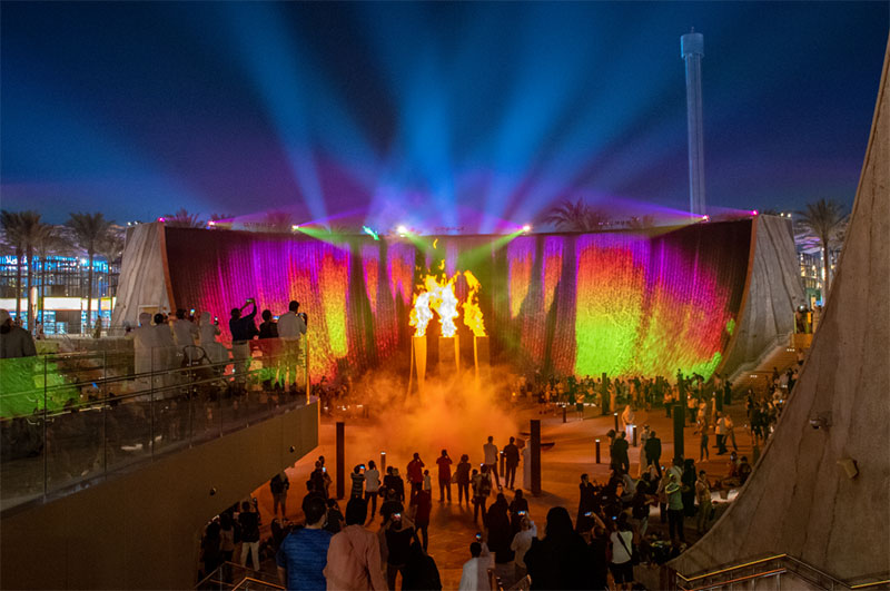 Featuring fire elements, gravity-defying waves that appear to flow upwards at night, stunning projections, and a score by Game of Thrones composer Ramin Djawadi, Surreal is a water experience like no other. See how it all comes together!