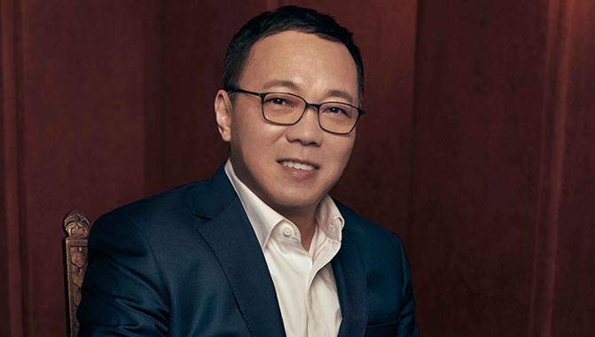 Mr. Fu Ruoquing, vice-chairman and general manager of China Film Group and CINITY win the Technical Achievement Award at CineEurope 2022.