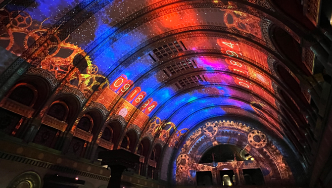 DreamLab Immersive采用两台科视Christie Griffyn 4K50-RGB纯激光投影机覆盖天花板两端区域 （图片来源: LHMC Hotels）