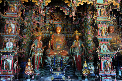 A sculpture of Buddha