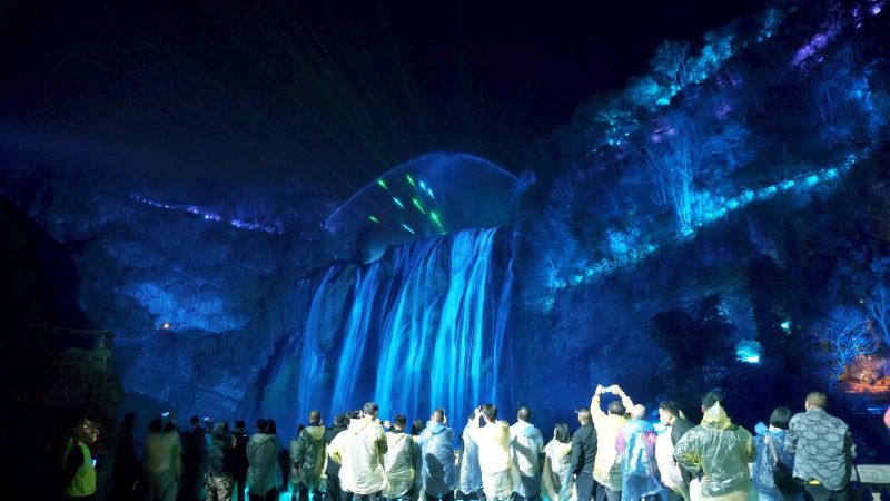 Spectators are mesmerized by the enchanting projections on the massive waterfall, which seemingly transport them into the world of ‘Journey to the West’.
